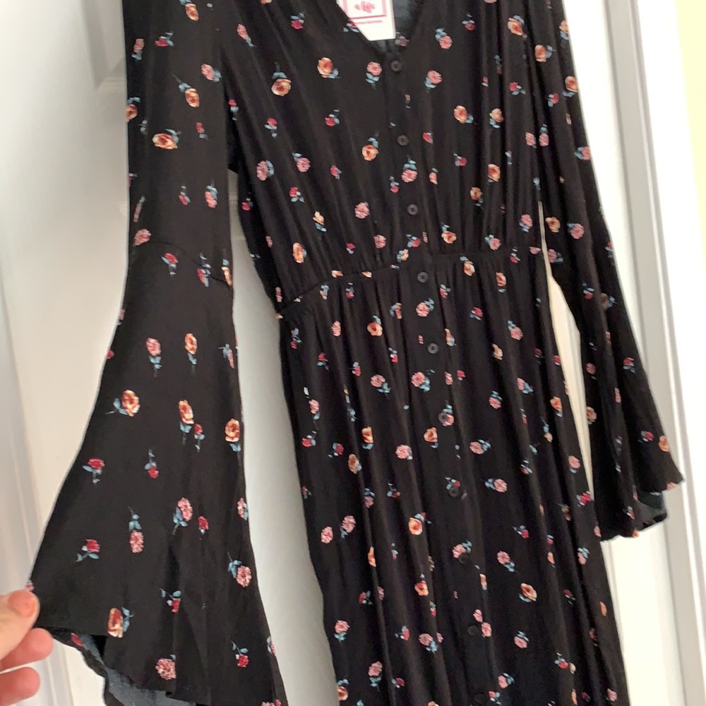 Black Long Sleeve Floral Midi Dress - Picture 2 of 3
